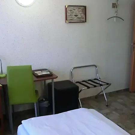 Hotel-Durmersheim 호텔 3*